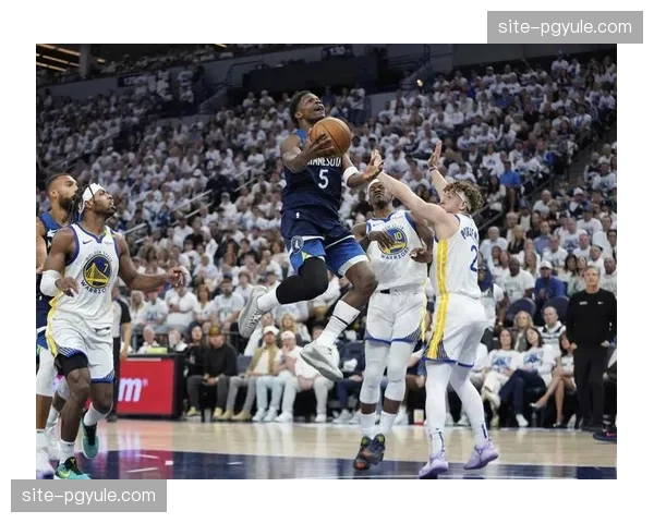 森林狼华子右膝炎症需休战 季后赛前轮换深度预警